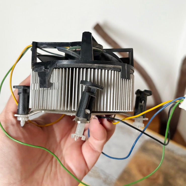 Vintage Intel CPU Cooling Fan with aluminum Heatsink Desktop Computer Cooler - untested 2000s