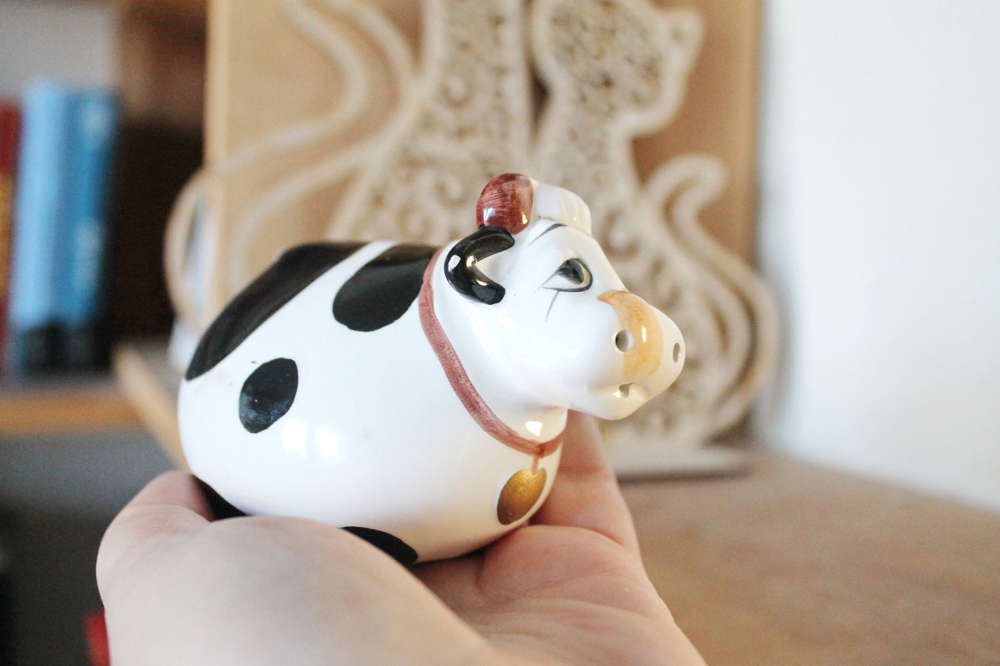 Vintage cute ceramic salt/pepper shaker - Small Cow - 3.5 inches - 1980s