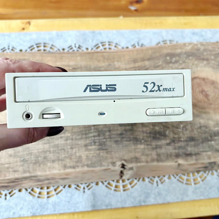 Vintage ASUS CD-S520/A cd-rom Drive 2002 Internal Desktop Optical Drive Retro PC Hardware Untested