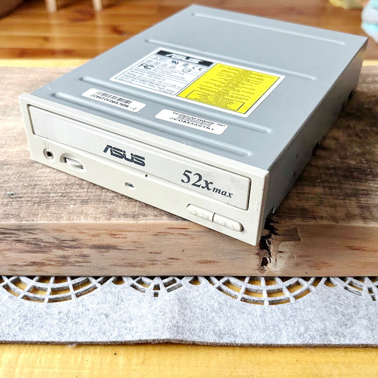 Vintage ASUS CD-S520/A cd-rom Drive 2002 Internal Desktop Optical Drive Retro PC Hardware Untested