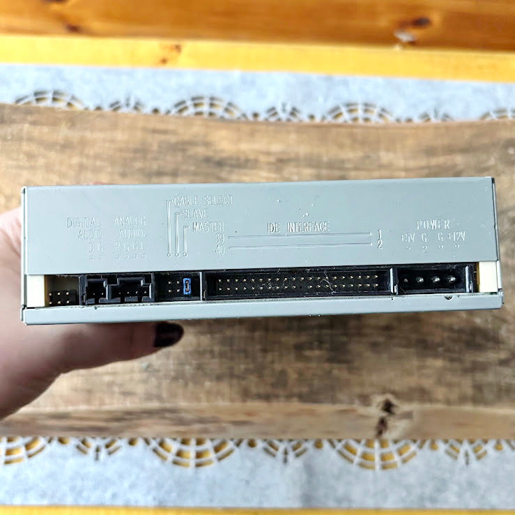 Vintage ASUS CD-S520/A cd-rom Drive 2002 Internal Desktop Optical Drive Retro PC Hardware Untested