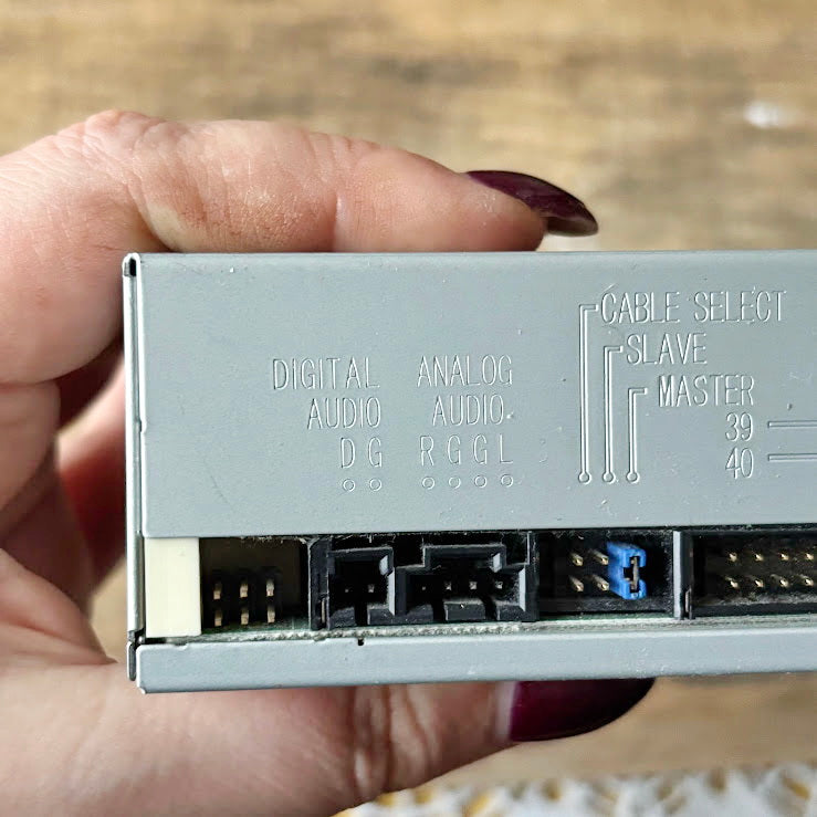 Vintage ASUS CD-S520/A cd-rom Drive 2002 Internal Desktop Optical Drive Retro PC Hardware Untested