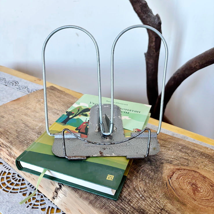 Vintage Metal Book Stand Folding Reading Holder Retro Desk Book Rest Cookbook Display Stand Industrial Style - 7x6 inches