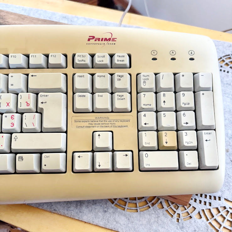 Logitech Deluxe Keyboard Y-SU61 Vintage PS/2 Wired Keyboard Retro PC Accessory Early 2000s Computer Keyboard