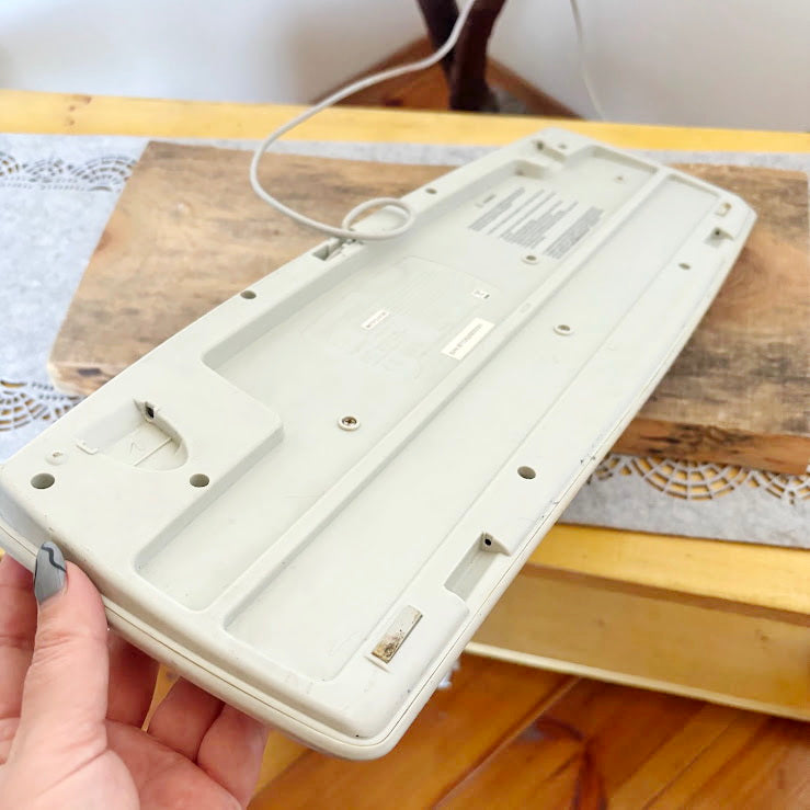 Logitech Deluxe Keyboard Y-SU61 Vintage PS/2 Wired Keyboard Retro PC Accessory Early 2000s Computer Keyboard