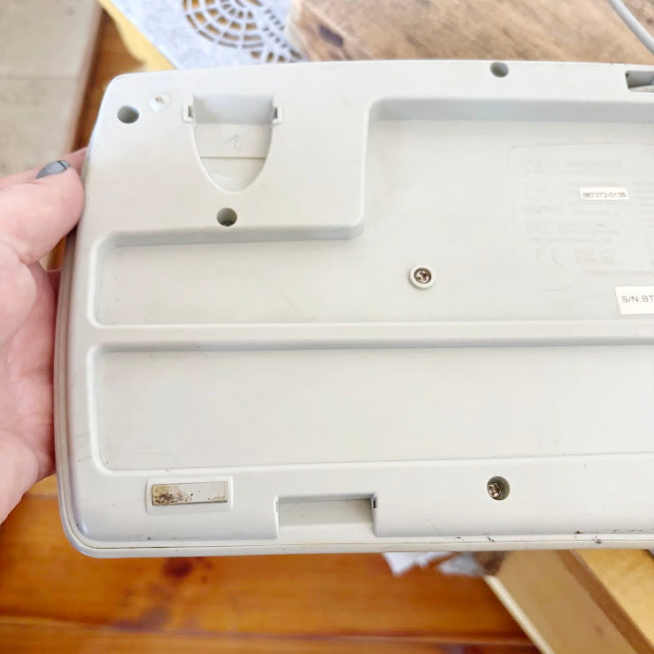 Logitech Deluxe Keyboard Y-SU61 Vintage PS/2 Wired Keyboard Retro PC Accessory Early 2000s Computer Keyboard