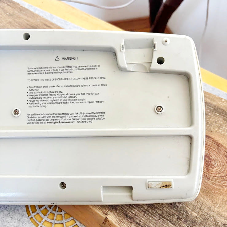 Logitech Deluxe Keyboard Y-SU61 Vintage PS/2 Wired Keyboard Retro PC Accessory Early 2000s Computer Keyboard