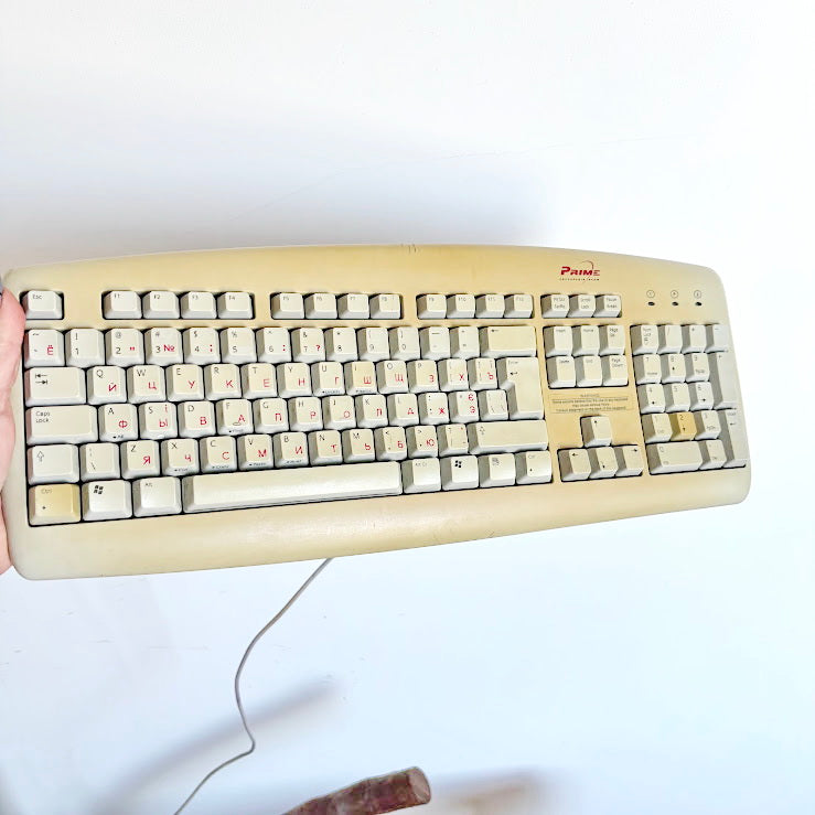 Logitech Deluxe Keyboard Y-SU61 Vintage PS/2 Wired Keyboard Retro PC Accessory Early 2000s Computer Keyboard