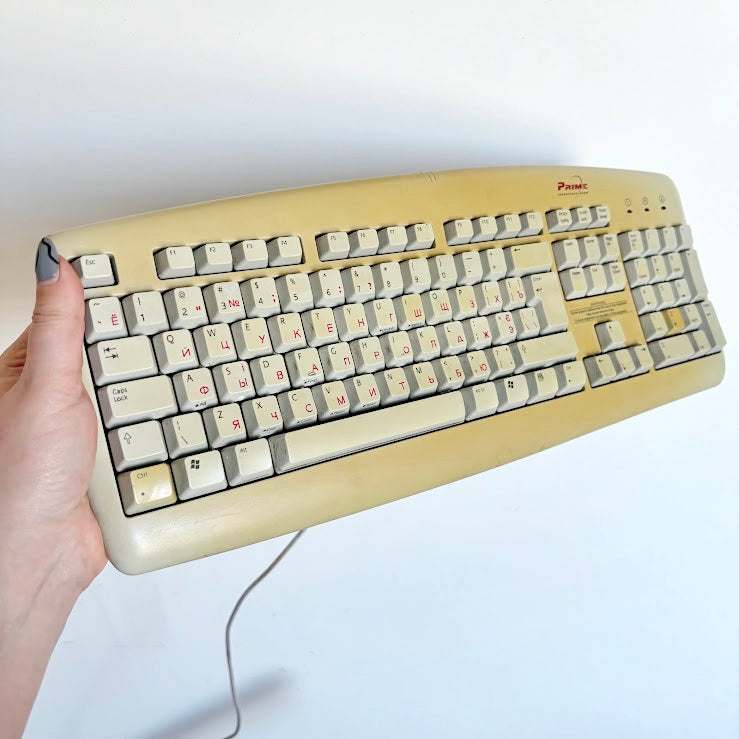 Logitech Deluxe Keyboard Y-SU61 Vintage PS/2 Wired Keyboard Retro PC Accessory Early 2000s Computer Keyboard