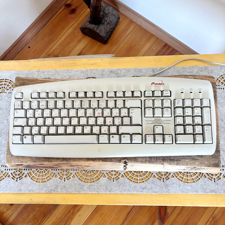 Logitech Deluxe Keyboard Y-SU61 White PS/2 Vintage Office Keyboard Full Size Retro Computer Peripheral 2000s - untested