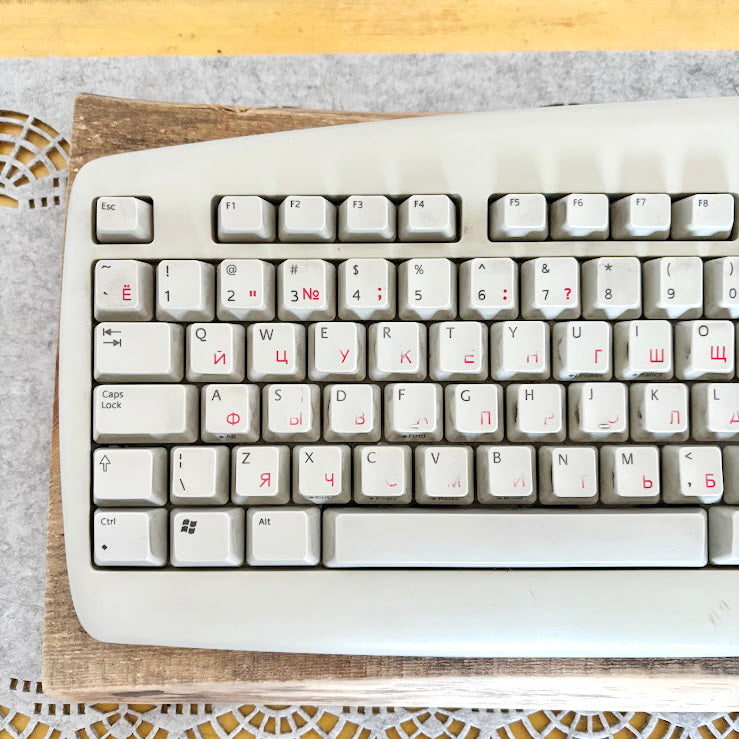 Logitech Deluxe Keyboard Y-SU61 White PS/2 Vintage Office Keyboard Full Size Retro Computer Peripheral 2000s - untested