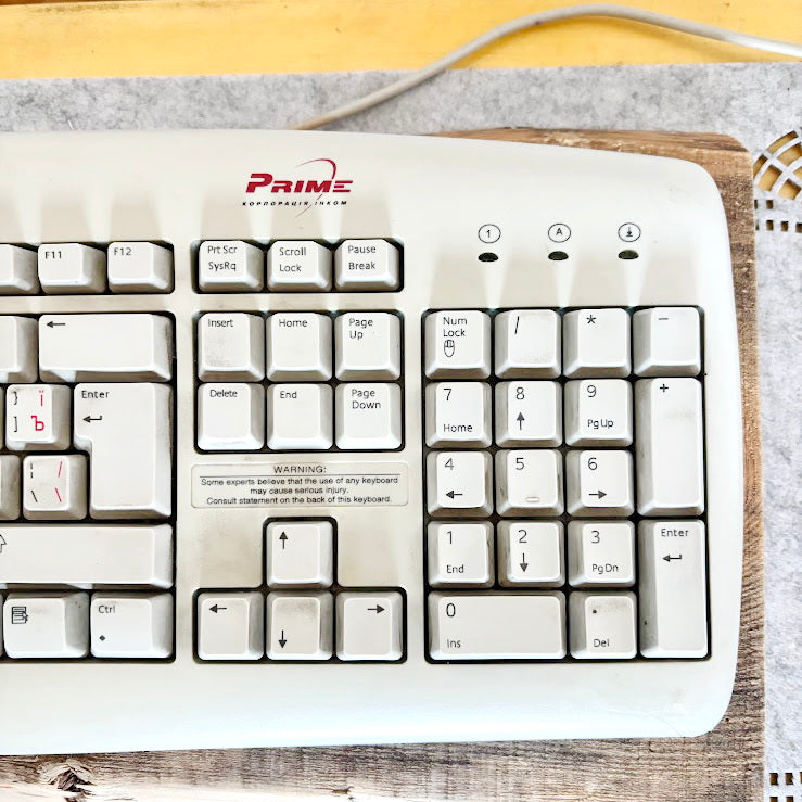 Logitech Deluxe Keyboard Y-SU61 White PS/2 Vintage Office Keyboard Full Size Retro Computer Peripheral 2000s - untested