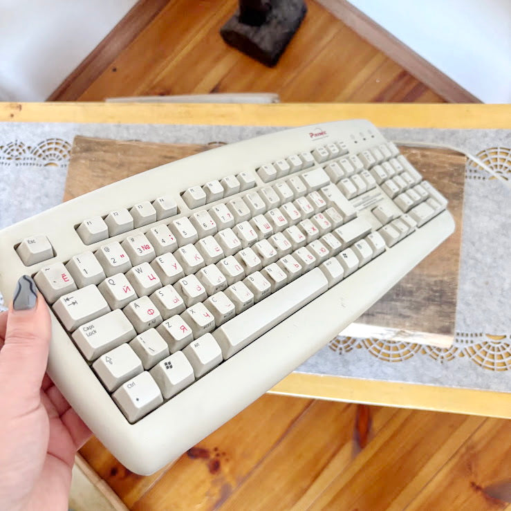 Logitech Deluxe Keyboard Y-SU61 White PS/2 Vintage Office Keyboard Full Size Retro Computer Peripheral 2000s - untested