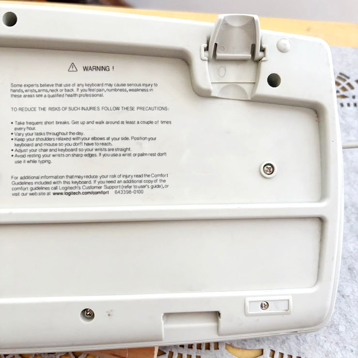 Logitech Deluxe Keyboard Y-SU61 White PS/2 Vintage Office Keyboard Full Size Retro Computer Peripheral 2000s - untested