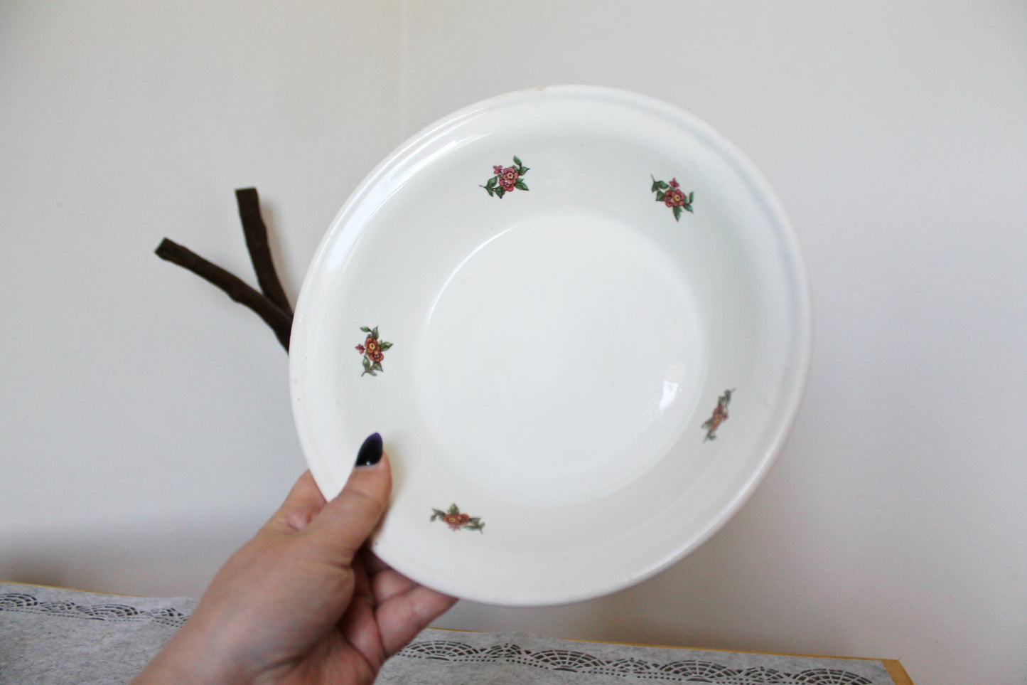 Beautiful vintage ceramic big plate with flowers 9.1 inches - Budy Porcelain Factory - beautiful ukrainian ceramic plate - 1960s