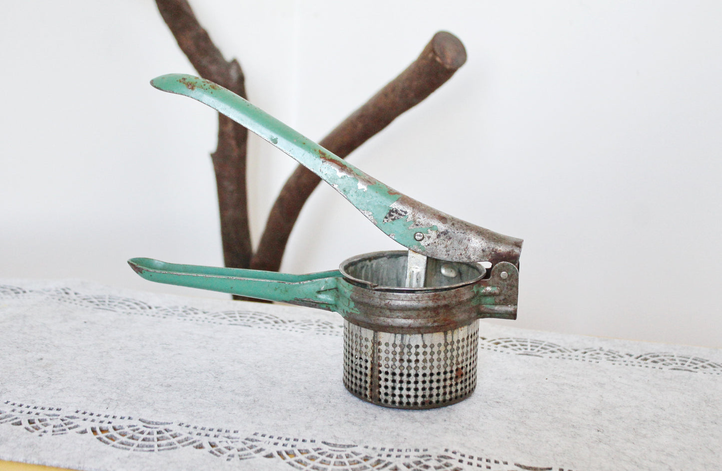 Vintage Metal Fruit Press, Fruit Juicer 1960s, Squeezer, Table Press for Berries, Fruit, Vegetables, Metal Manual Juicer