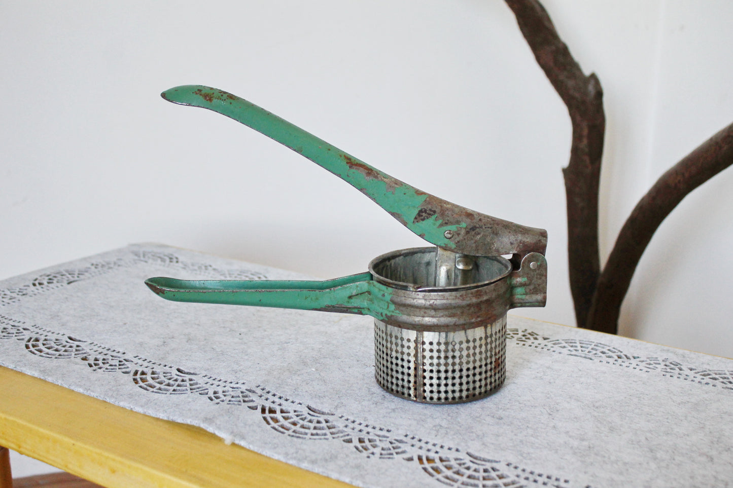 Vintage Metal Fruit Press, Fruit Juicer 1960s, Squeezer, Table Press for Berries, Fruit, Vegetables, Metal Manual Juicer