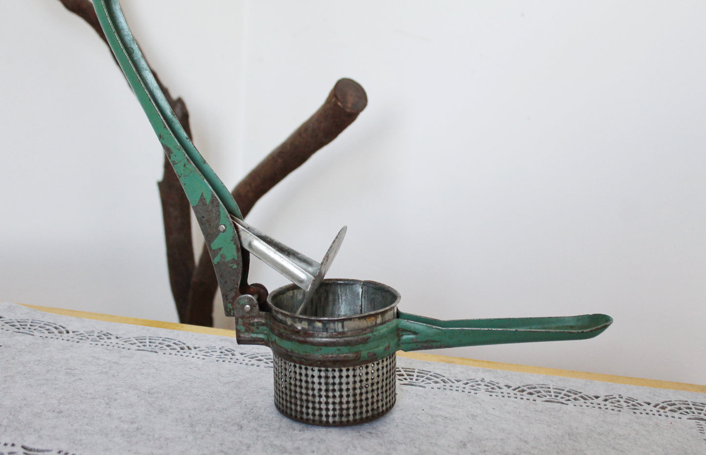 Vintage Metal Fruit Press, Fruit Juicer 1960s, Squeezer, Table Press for Berries, Fruit, Vegetables, Metal Manual Juicer