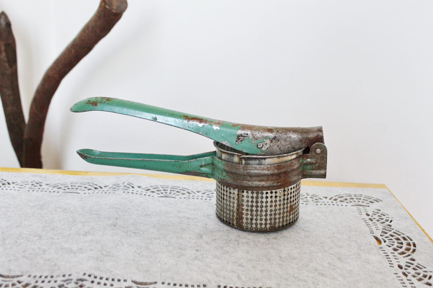 Vintage Metal Fruit Press, Fruit Juicer 1960s, Squeezer, Table Press for Berries, Fruit, Vegetables, Metal Manual Juicer