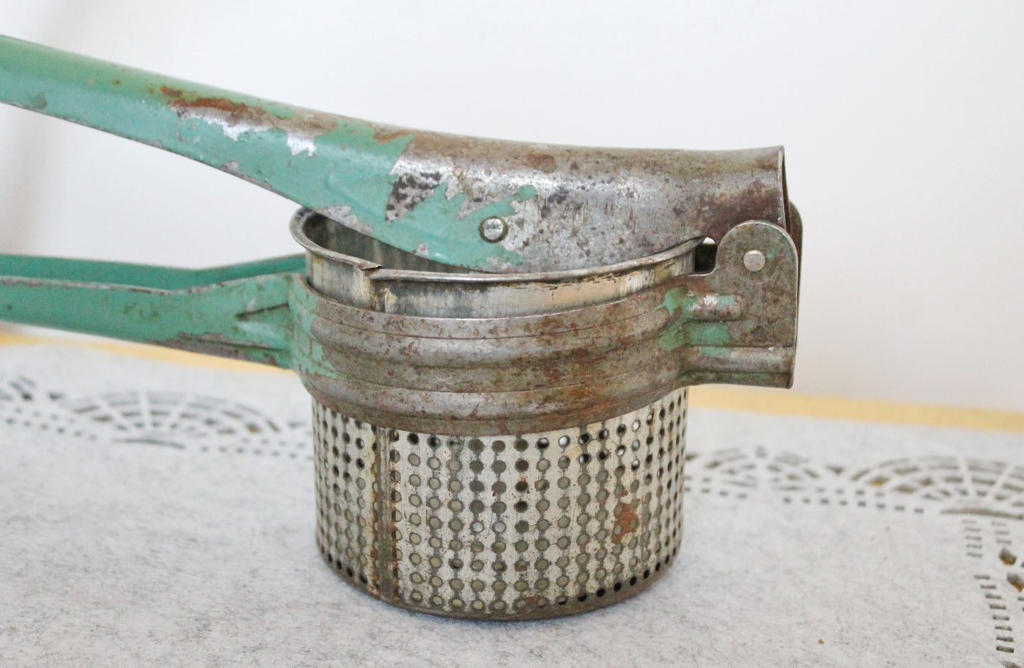 Vintage Metal Fruit Press, Fruit Juicer 1960s, Squeezer, Table Press for Berries, Fruit, Vegetables, Metal Manual Juicer