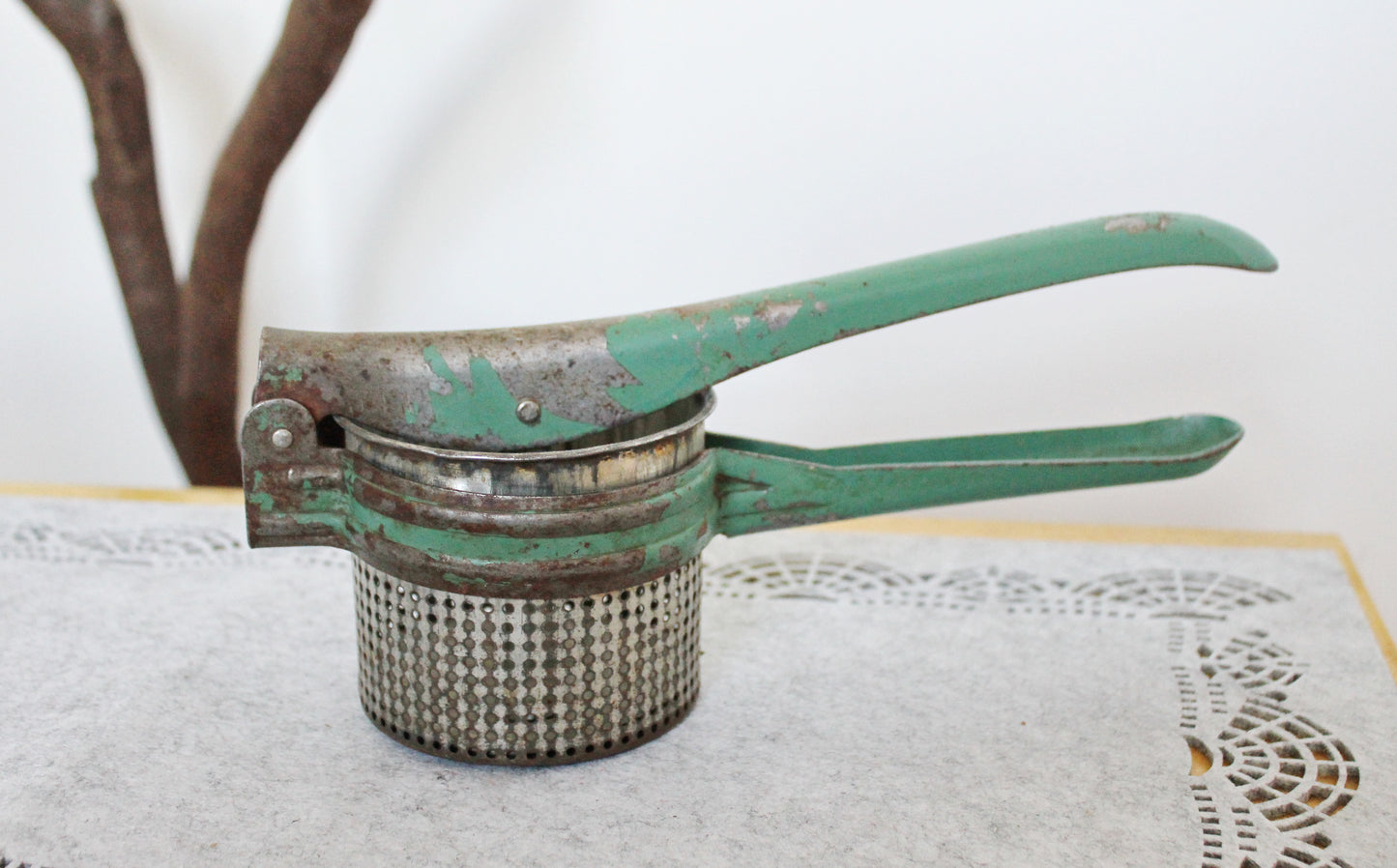 Vintage Metal Fruit Press, Fruit Juicer 1960s, Squeezer, Table Press for Berries, Fruit, Vegetables, Metal Manual Juicer