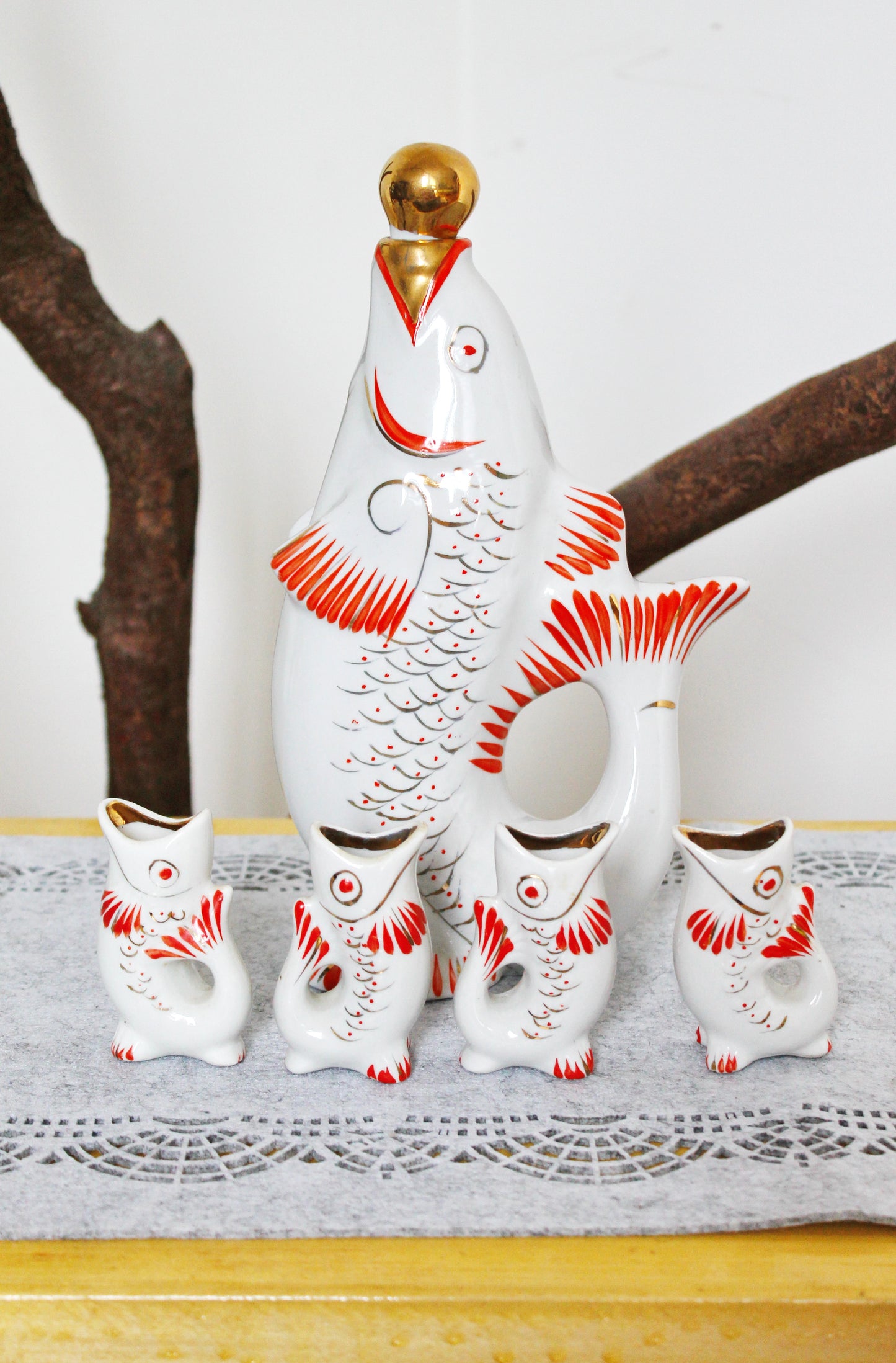 Vintage Ceramic Drinking Set of 4 small fishes - The family of carp - White and Red - 1970s - from Ukraine / Soviet Union / USSR - 002