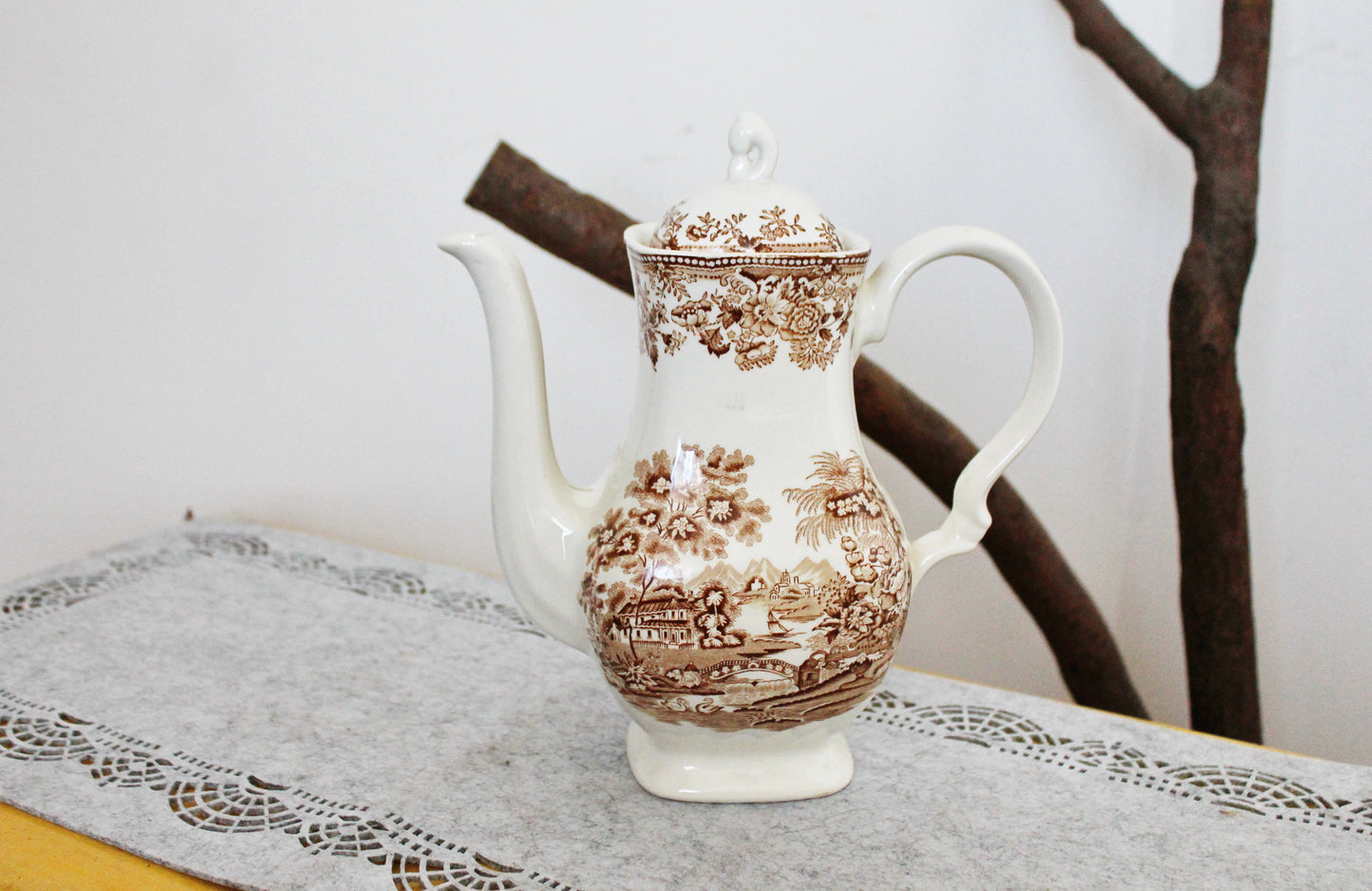 Vintage ceramic beautiful Tea Pot with brown ornament  - Tonquin by Myott - made in England in 1982