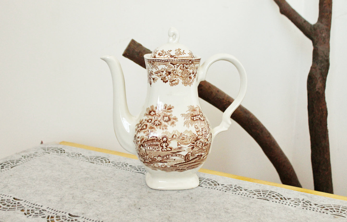 Vintage ceramic beautiful Tea Pot with brown ornament  - Tonquin by Myott - made in England in 1982