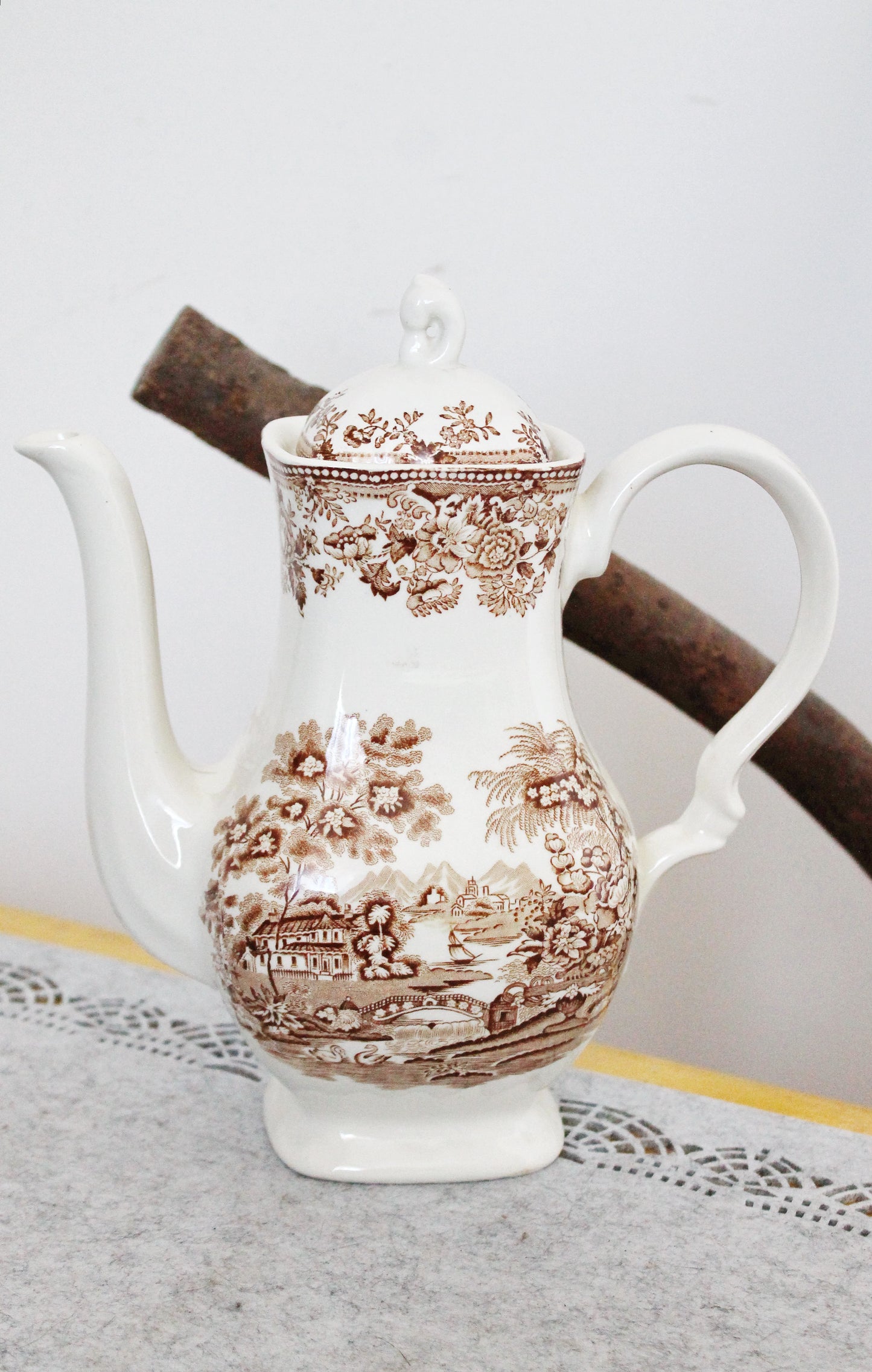 Vintage ceramic beautiful Tea Pot with brown ornament  - Tonquin by Myott - made in England in 1982