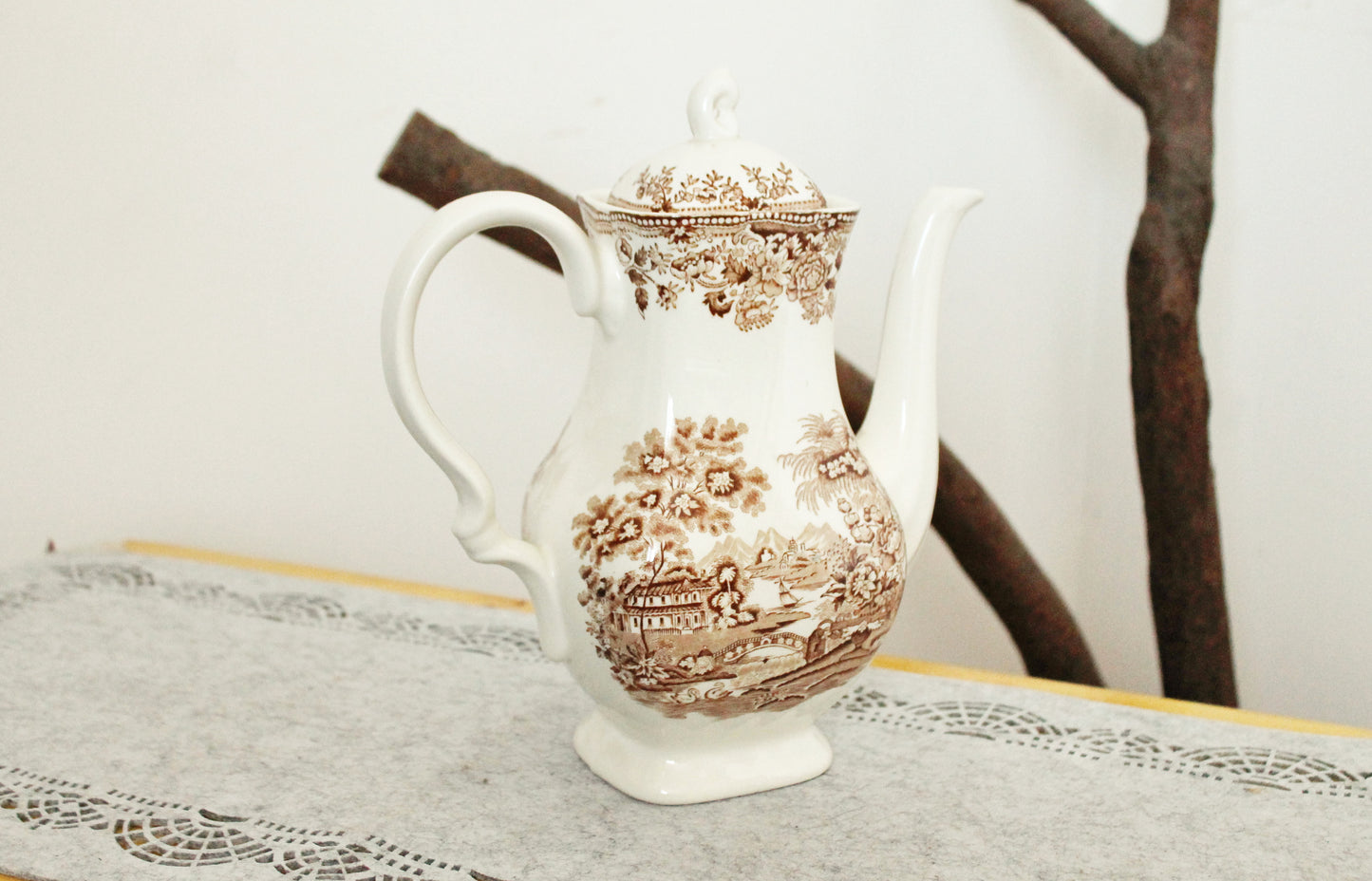 Vintage ceramic beautiful Tea Pot with brown ornament  - Tonquin by Myott - made in England in 1982