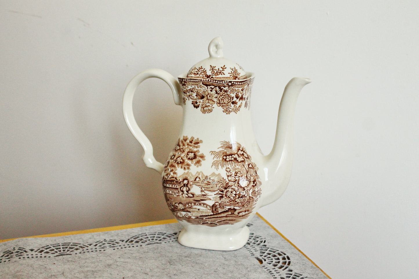 Vintage ceramic beautiful Tea Pot with brown ornament  - Tonquin by Myott - made in England in 1982