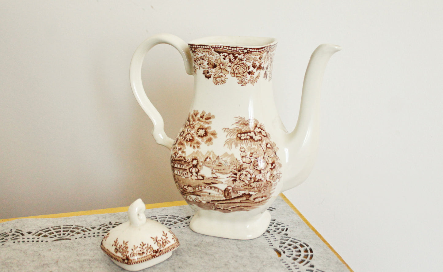 Vintage ceramic beautiful Tea Pot with brown ornament  - Tonquin by Myott - made in England in 1982