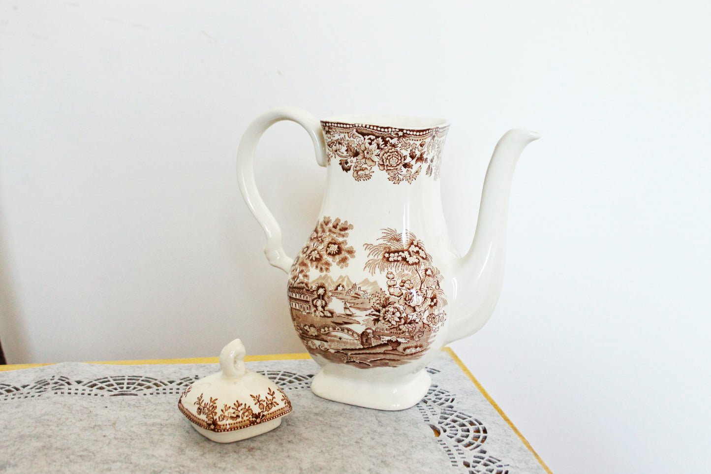 Vintage ceramic beautiful Tea Pot with brown ornament  - Tonquin by Myott - made in England in 1982