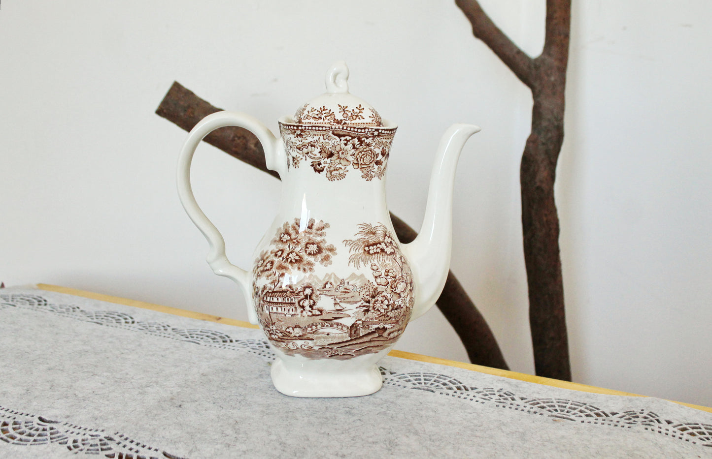 Vintage ceramic beautiful Tea Pot with brown ornament  - Tonquin by Myott - made in England in 1982