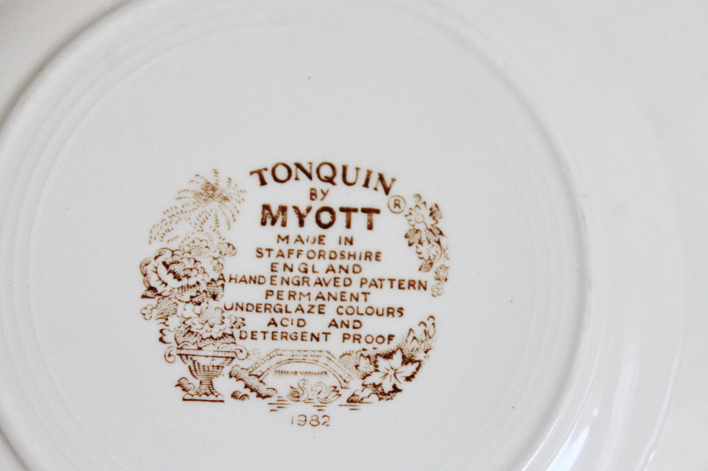 Set of two beautiful vintage ceramic plate with brown ornament - Tonquin by Myott - made in England in 1982