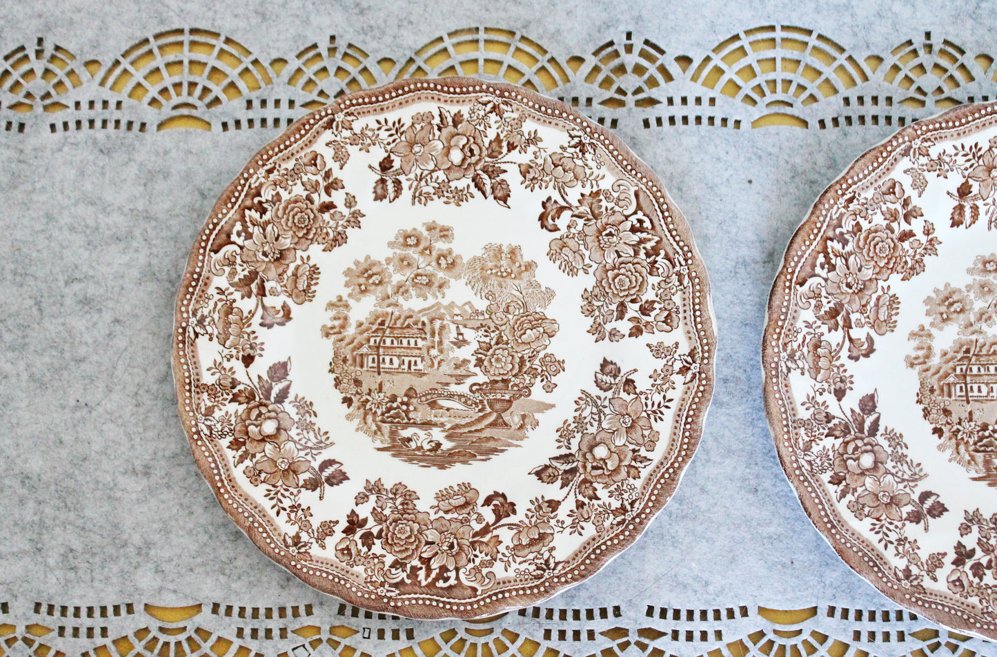 Set of two beautiful vintage ceramic plate with brown ornament - Tonquin by Myott - made in England in 1982