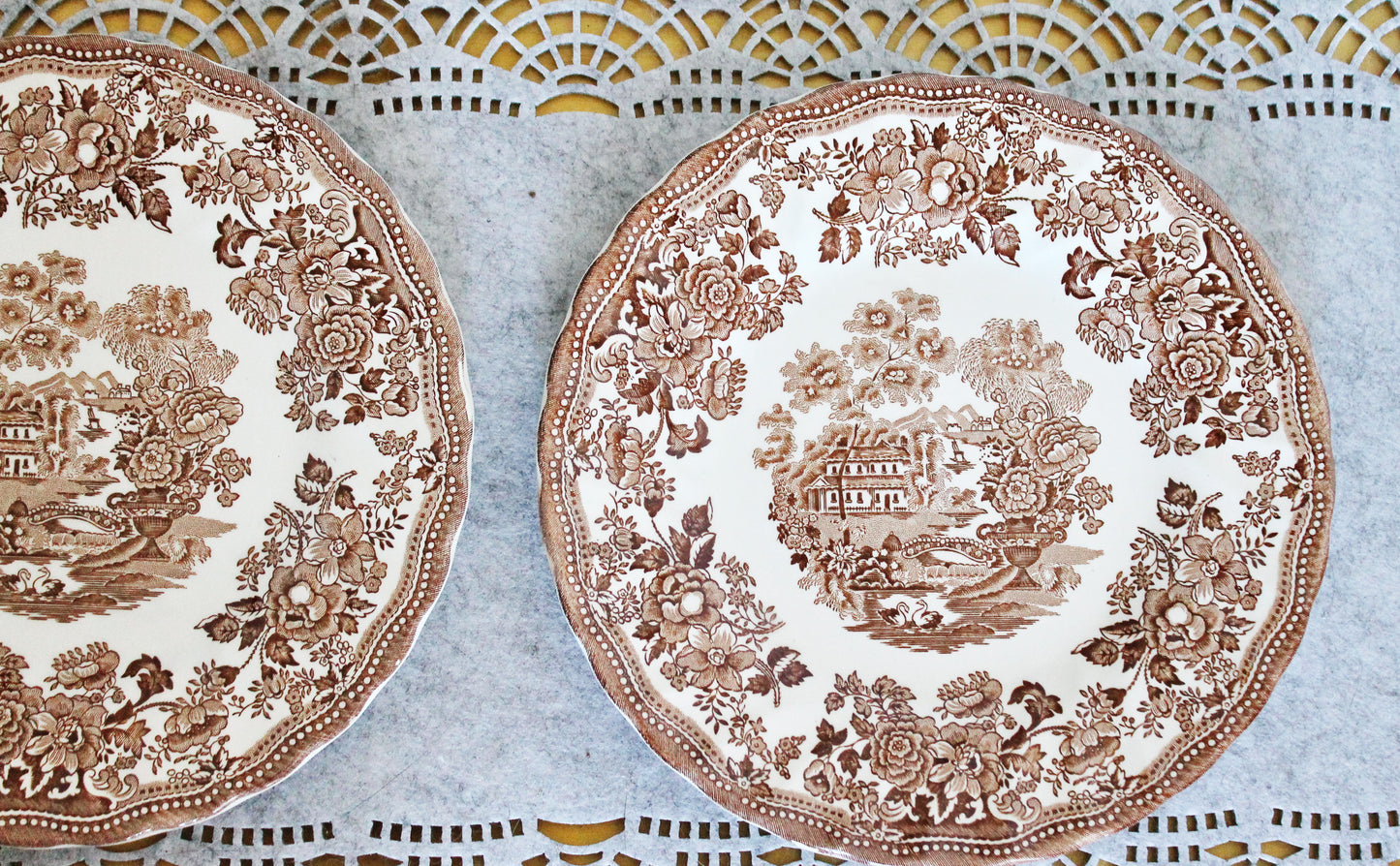 Set of two beautiful vintage ceramic plate with brown ornament - Tonquin by Myott - made in England in 1982