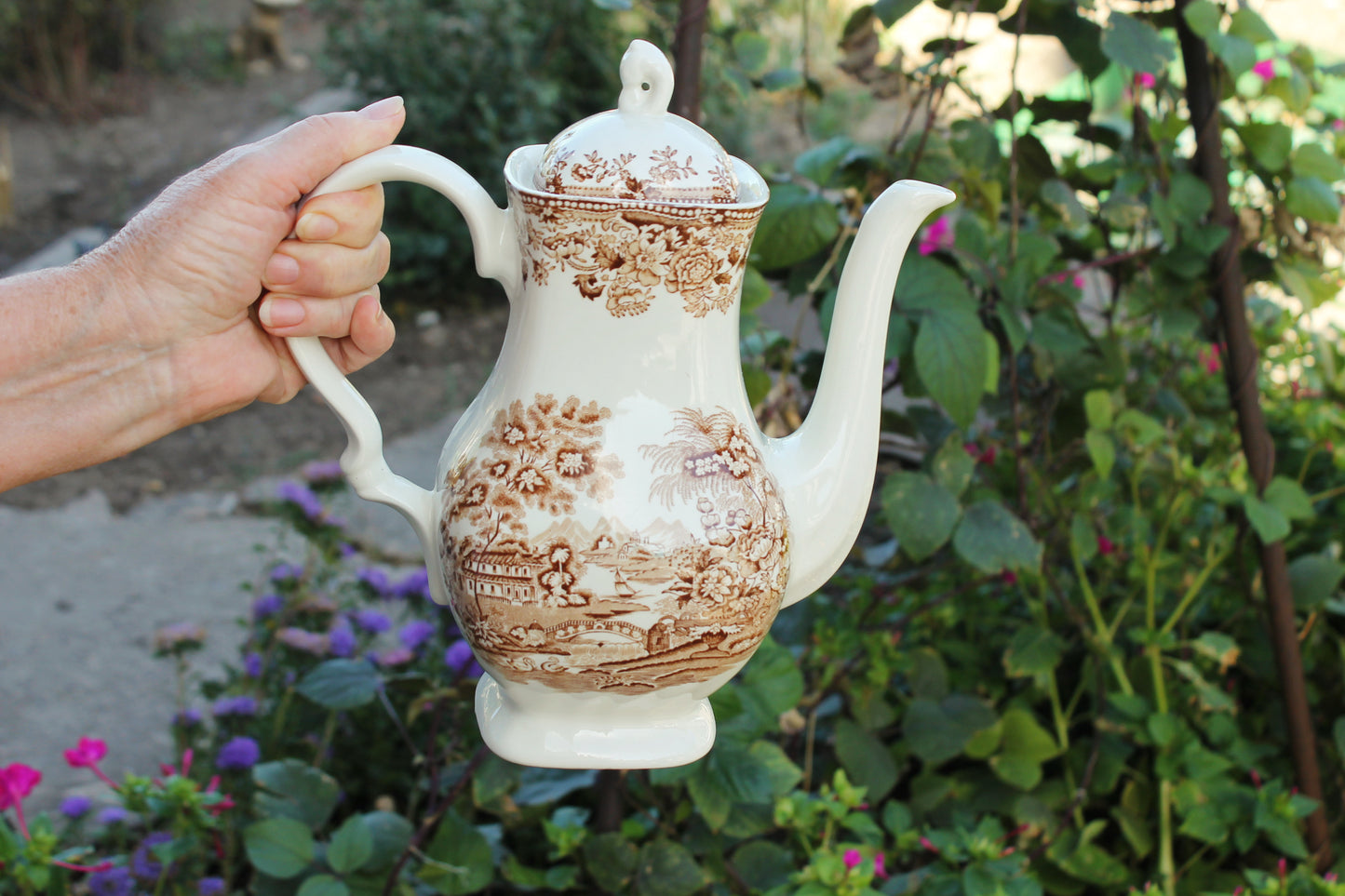 Vintage ceramic beautiful Tea Pot with brown ornament  - Tonquin by Myott - made in England in 1982