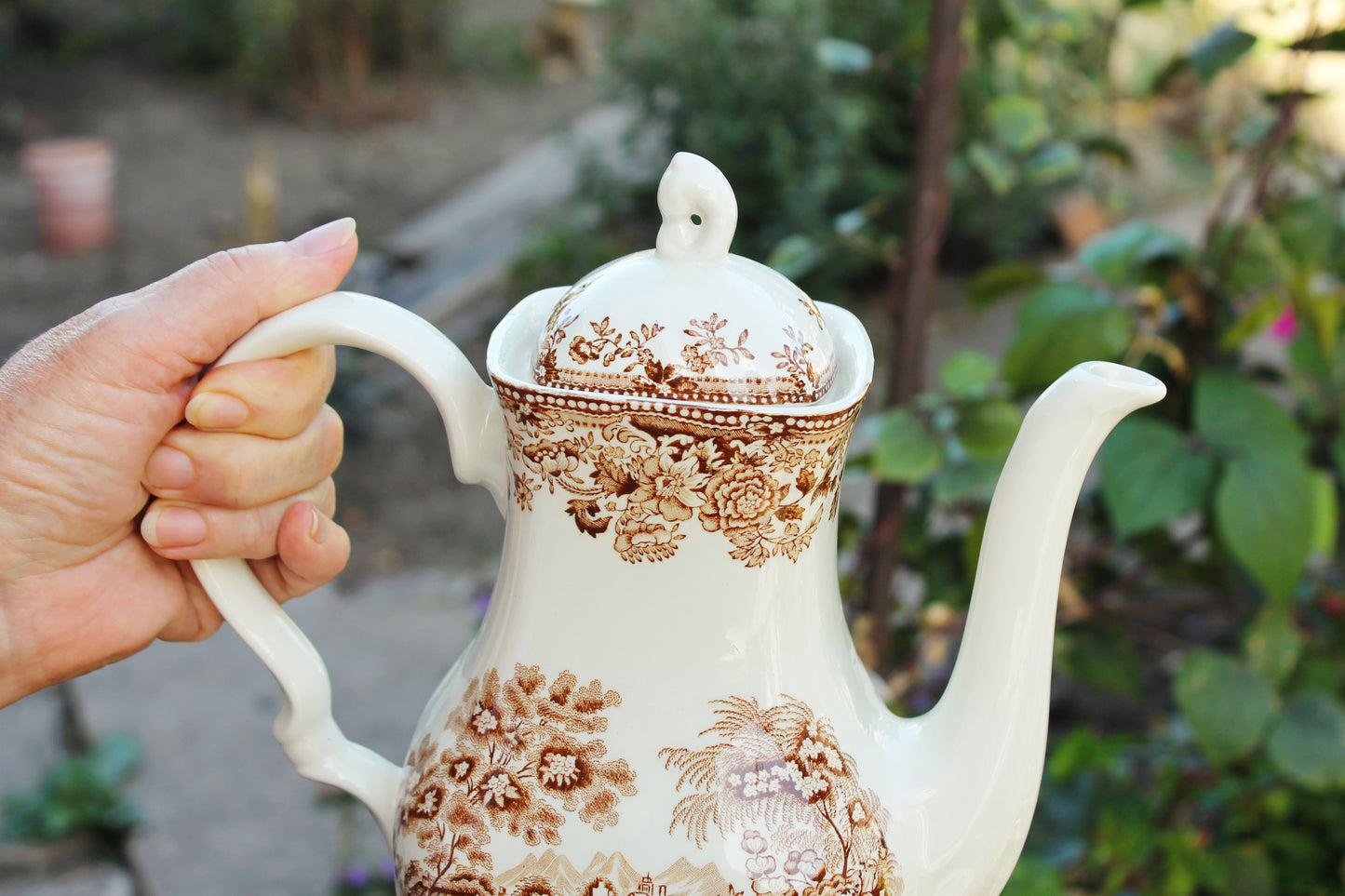 Vintage ceramic beautiful Tea Pot with brown ornament  - Tonquin by Myott - made in England in 1982