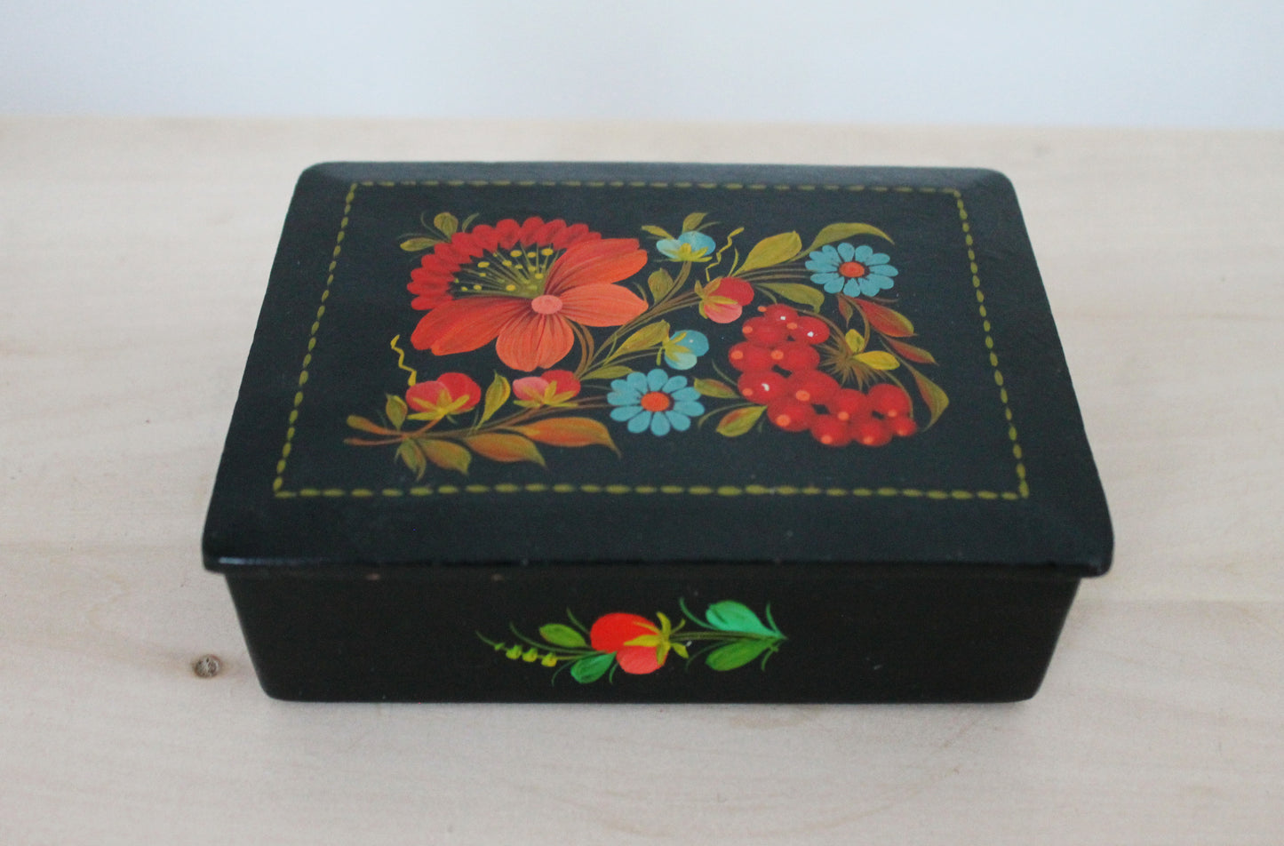 Vintage jewelry wooden box - Petrykivka box - 6.1 inches - USSR vintage - vintage flower box - made in Ukraine