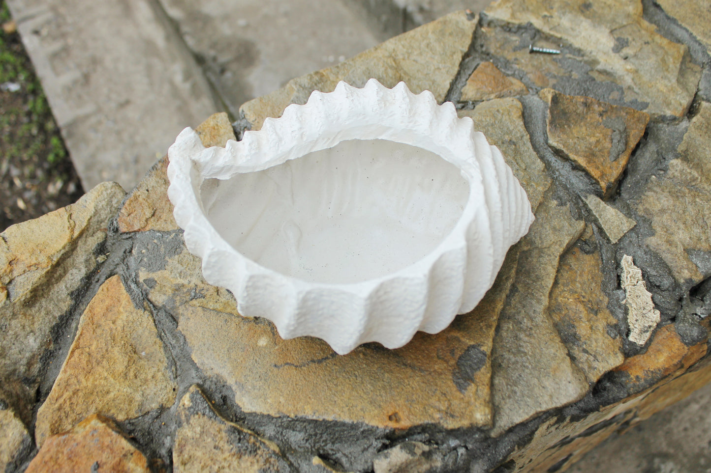 Vintage gypsum candy/fruit bowl/threads bowl in a form of a shell - 8.3 inches - Vase for candies, threads - 2000s