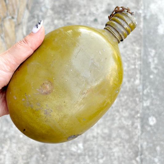 Vintage Soviet Canteen Flask, Olive Green Metal Water Bottle, Retro Camping Collectible, USSR Era Decor, 19 x 11 cm