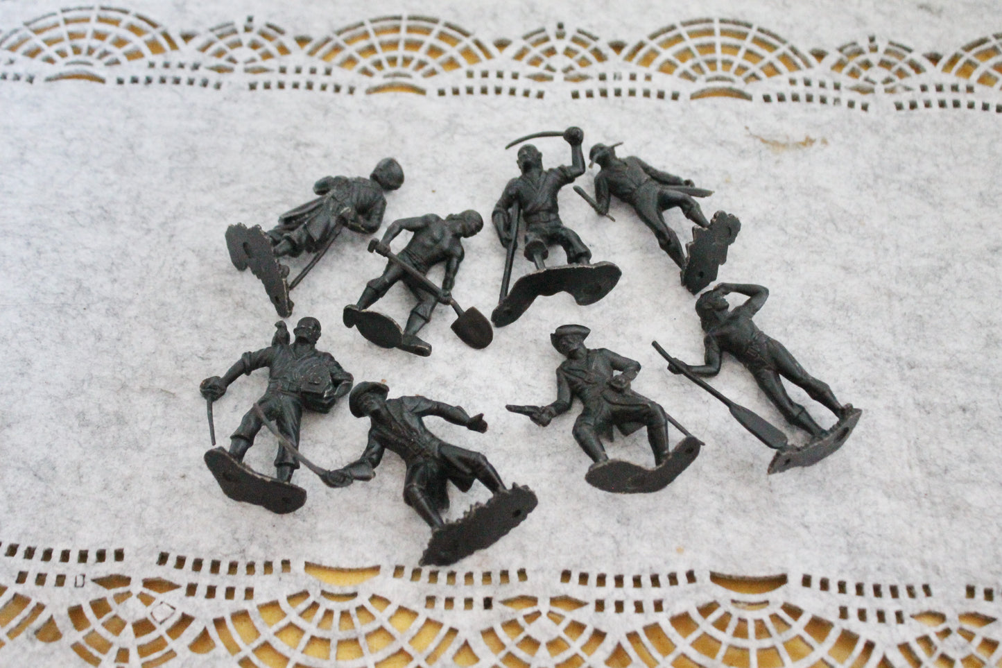 Set of 8 ussr vintage plastic toys - 2.4 inches - pirates - Soviet toys soldiers - 1970s