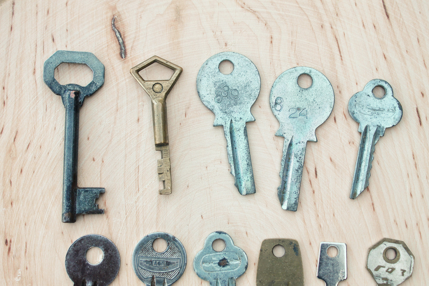 Set of 15 vintage keys from the USSR - Soviet Union vintage keys, Old rare house keys, Skeleton keys