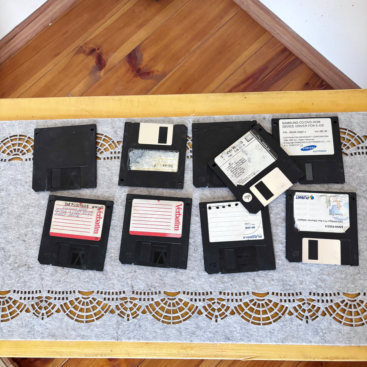 Vintage 3.5 Inch Floppy Disks Lot of 9, Verbatim Samsung Planet Drivers, Windows 98 Era, Retro Computer Media, Untested