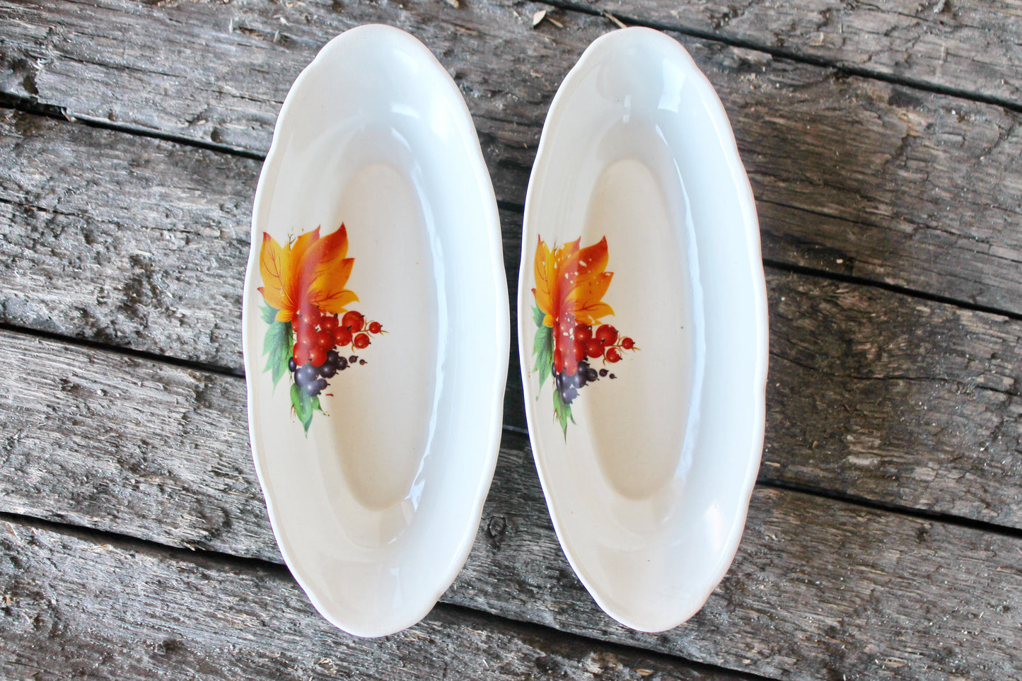 Set of 2 vintage ceramic oval plates - 7.5 inches - beautiful Ukrainian ceramic plates - made in Ukraine in 1990s