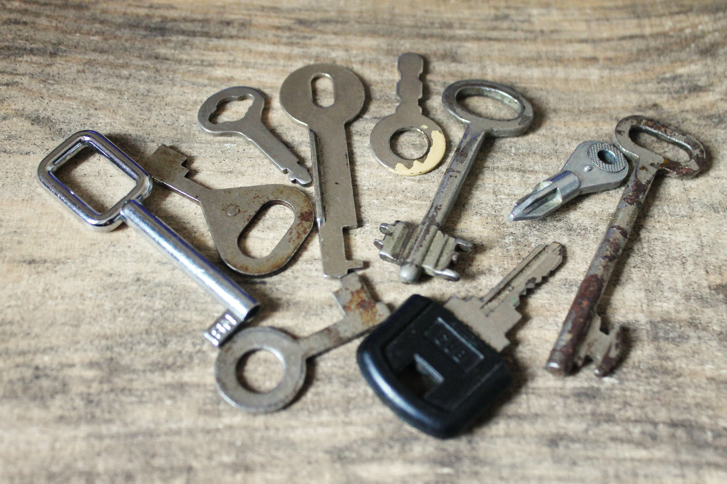 Set of 10 vintage keys from the USSR - Soviet Union vintage keys, Old rare house keys, Skeleton keys