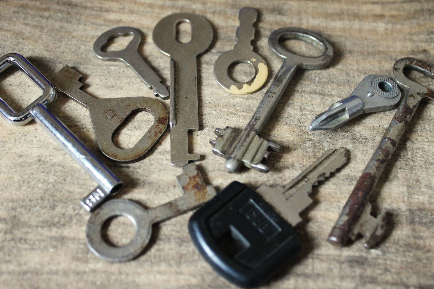 Set of 10 vintage keys from the USSR - Soviet Union vintage keys, Old rare house keys, Skeleton keys