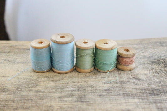 Vintage Soviet Thread Spools – Set of 5 Wooden Bobbins – USSR Sewing Supply – Light Blue, Green, Pink – Mid-Century Sewing Notions - 1970-80