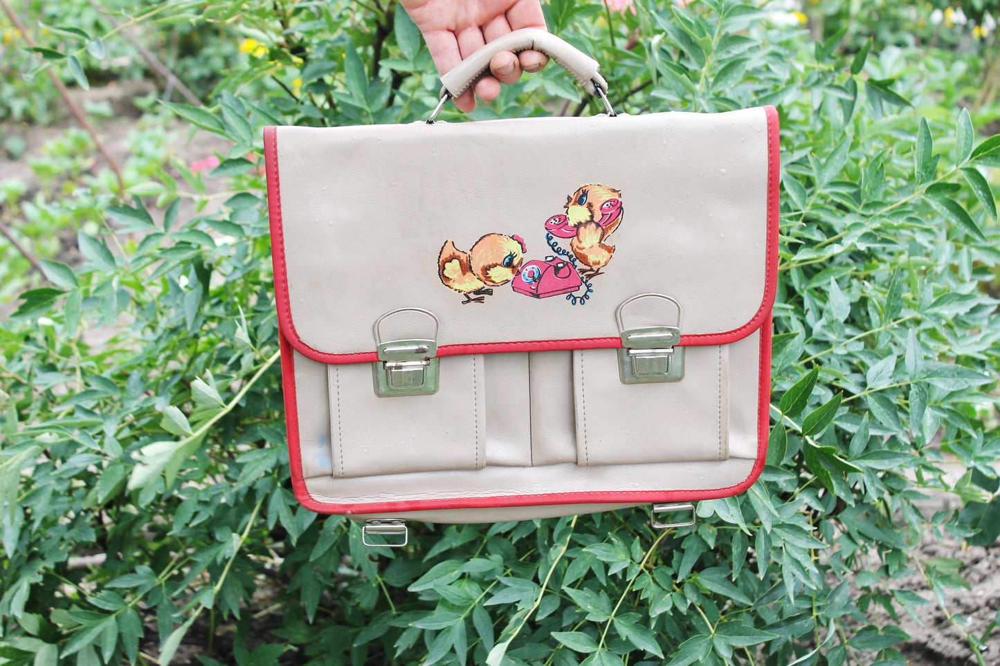 Vintage Soviet School Bag - 1980s USSR Children’s Briefcase - Beige Satchel with Red Trim & Chick Design - Retro Collectible Backpack